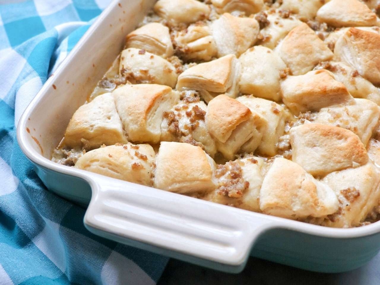 biscuits-and-gravy-casserole-recipe