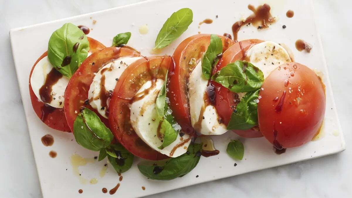 caprese-salad-with-balsamic-reduction-recipe