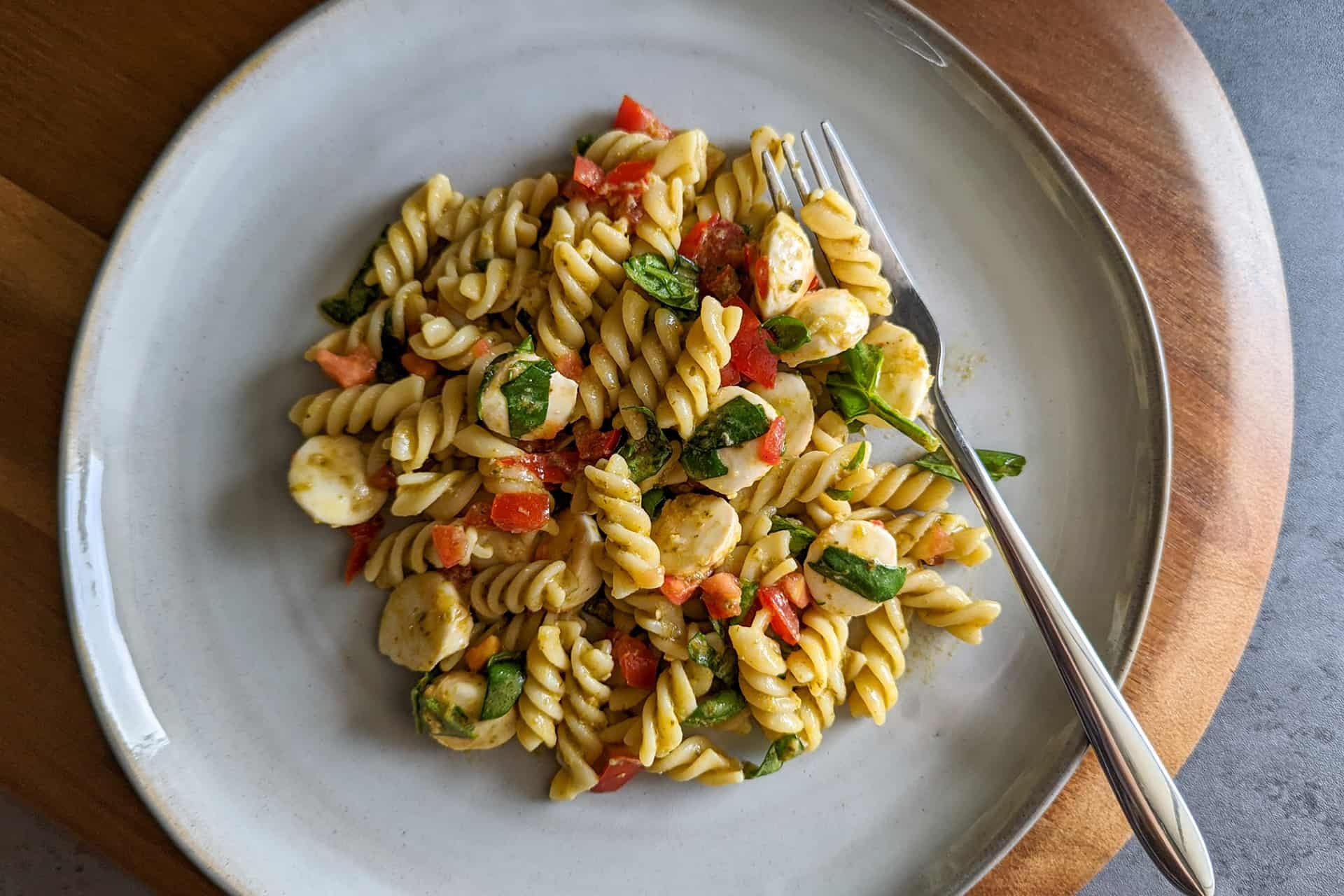 pesto-pasta-caprese-salad-recipe