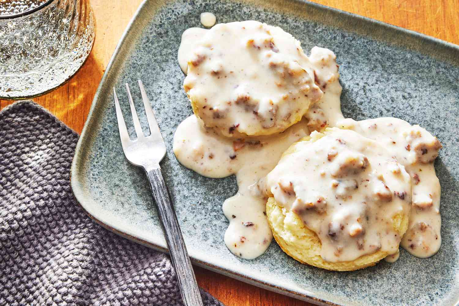 sausage-gravy-and-biscuits-recipe